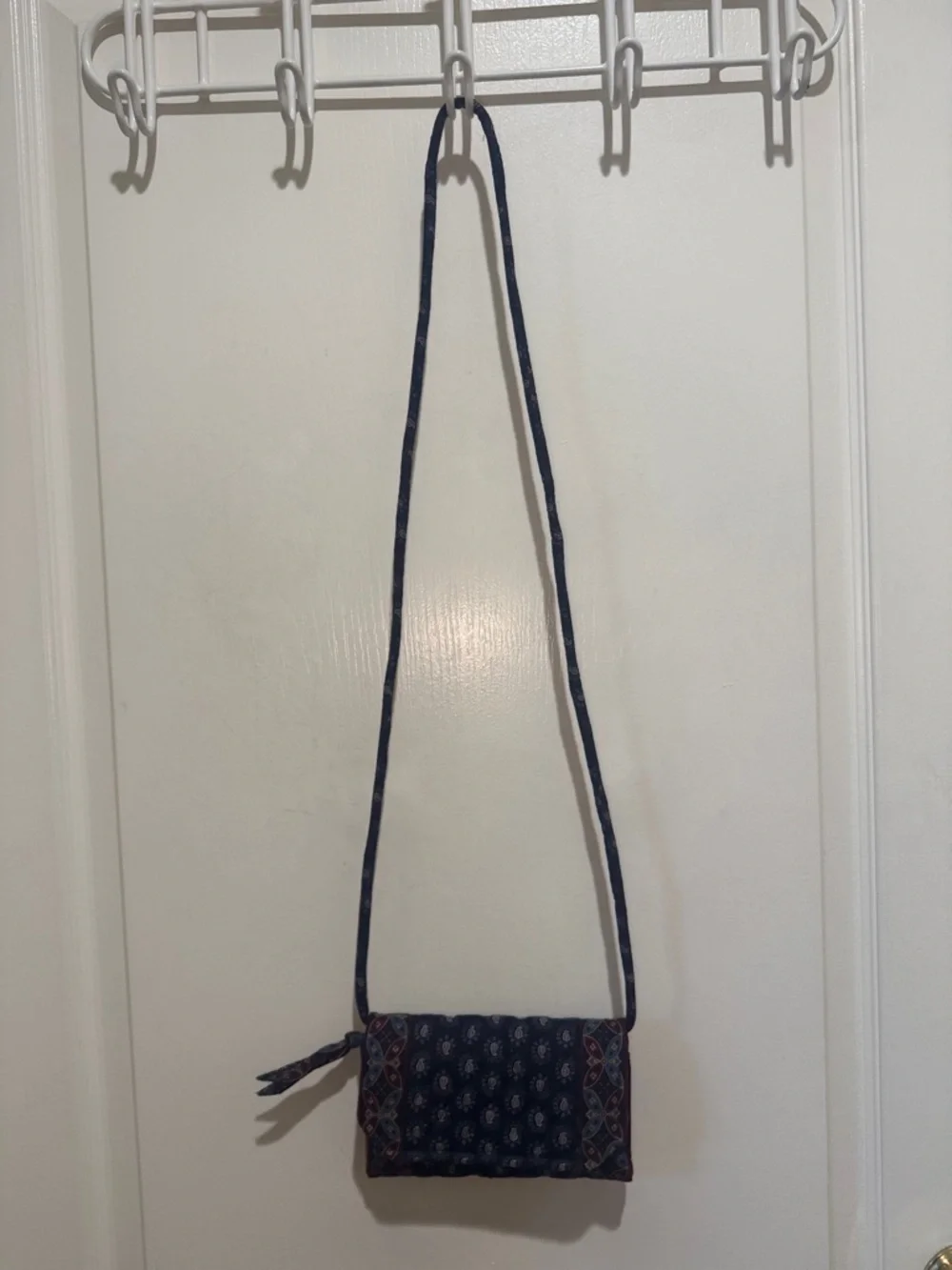 VERA BRADLEY Crossbody Wallet Classic Navy Blue Red Paisley NWT KL